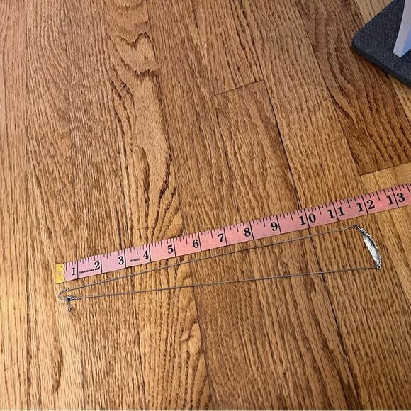 Silver tone feather necklace - Picture 5 of 5